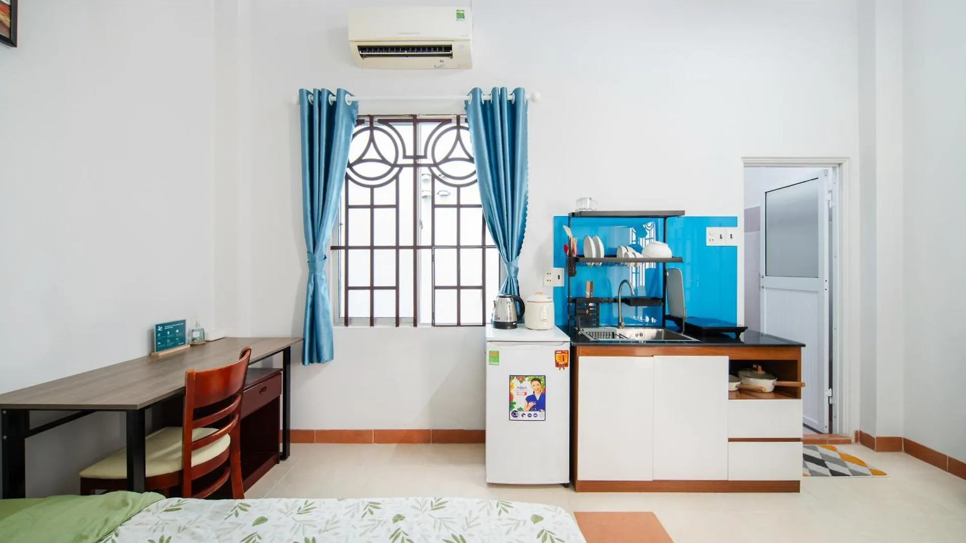 Vicky'S House- Back Room Να Τρανγκ